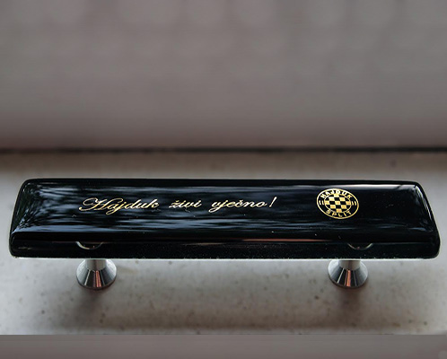 Ručkica crna velika